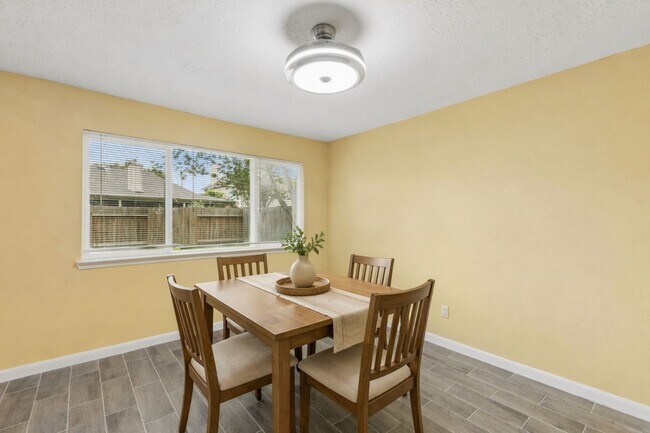 Building Photo - 2747 Sicklepod Dr