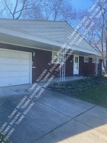 Building Photo - 493 Northfield Dr