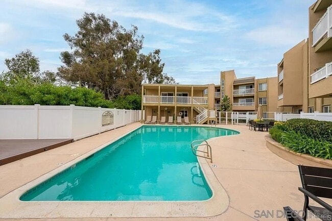 Building Photo - 3030 Suncrest Dr