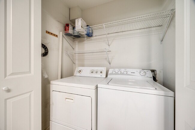 Building Photo - "Charming 2-Bed, 2-Bath Retreat in Fort Mill - 1,100 Sq Ft of Comfort!"