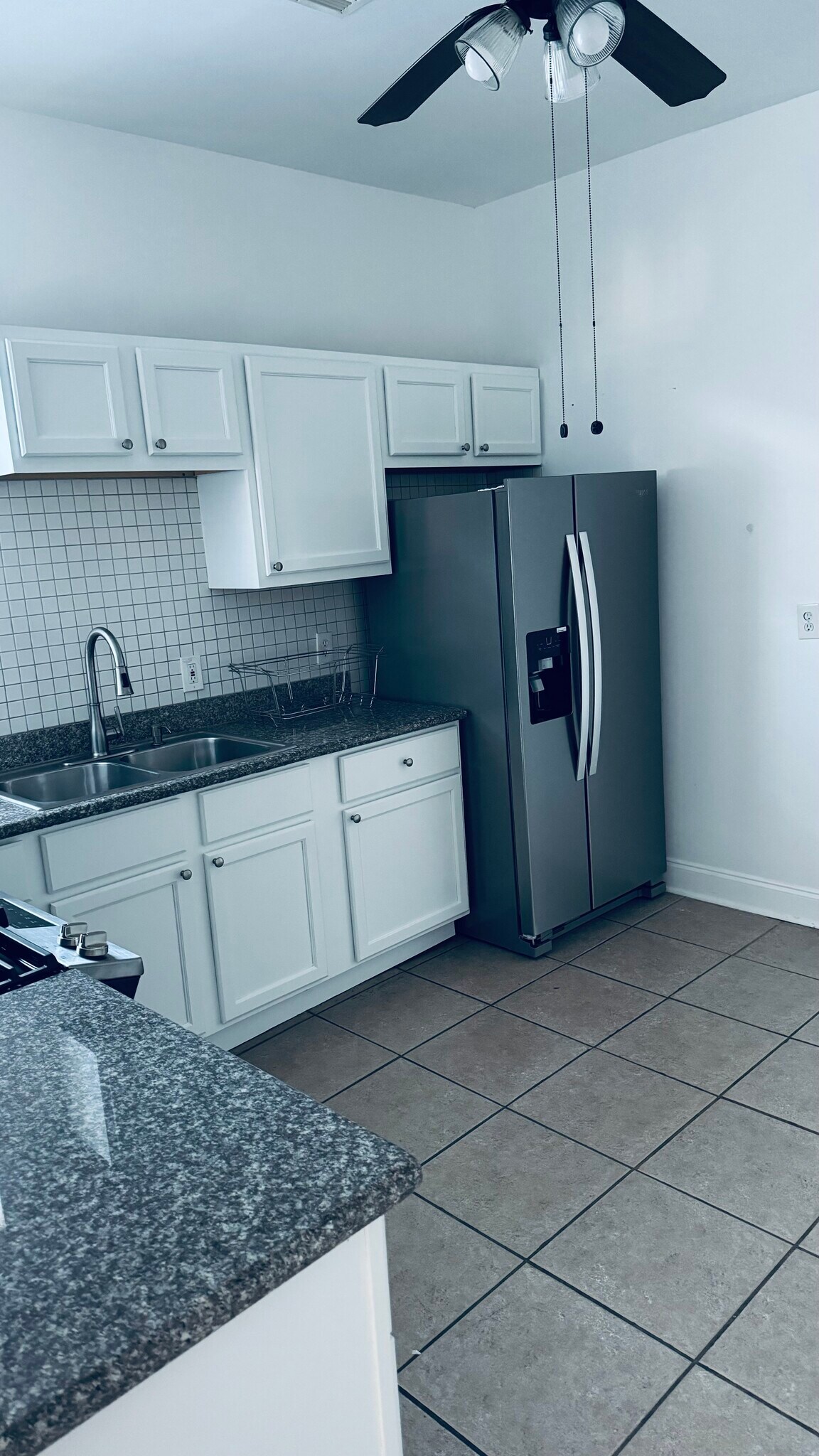 Kitchen - 4420 General Pershing St
