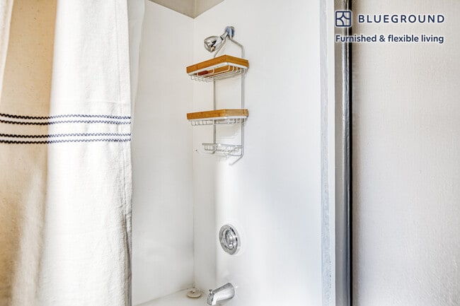 Building Photo - 4221 W Kling St