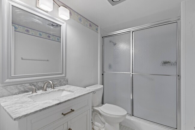 Building Photo - 495 SE 8th St