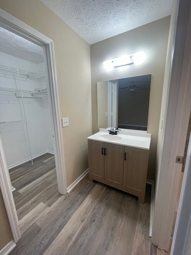 Building Photo - 531 Amquiwood Ct