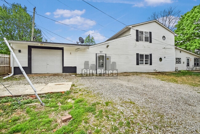 Building Photo - 2633 S Randolph St