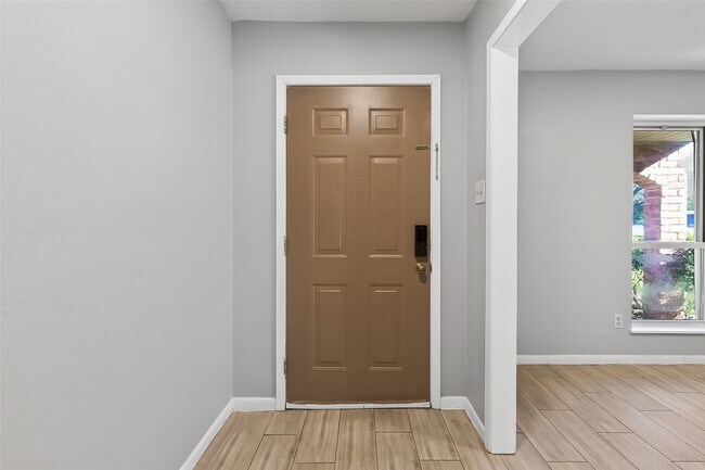 Building Photo - 14035 Utopia Dr