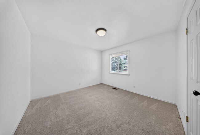 Building Photo - 5715 E 64th St