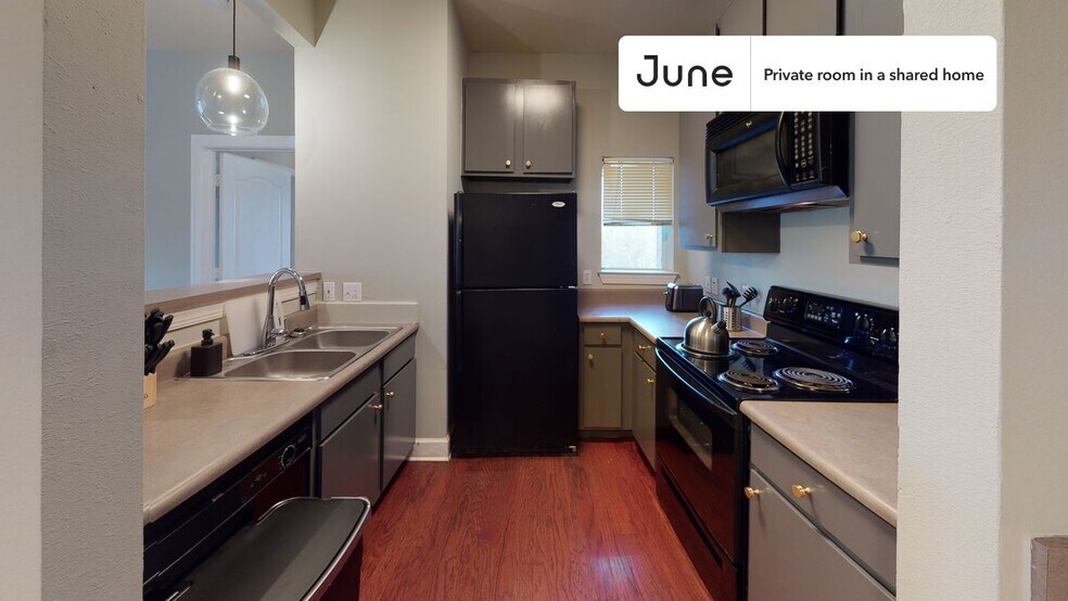 Building Photo - Room in Shared 4 bed/4 bath home
