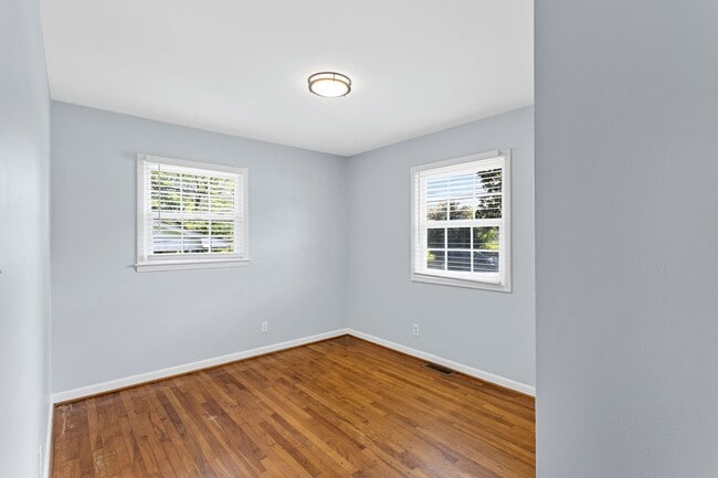 Building Photo - 4-Bed, 2-Bath Home with Fenced Yard in Win...