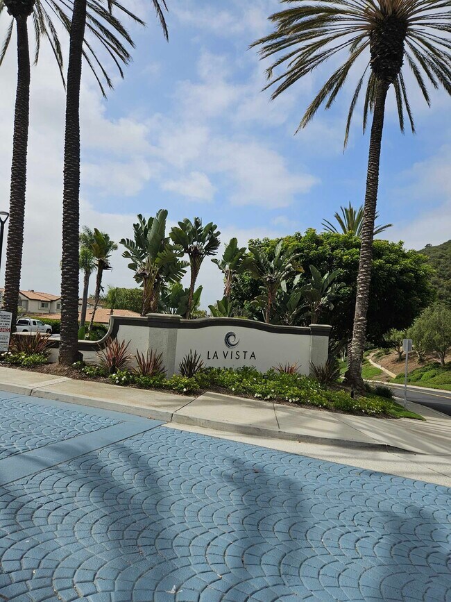 Building Photo - 30902 Club House Dr