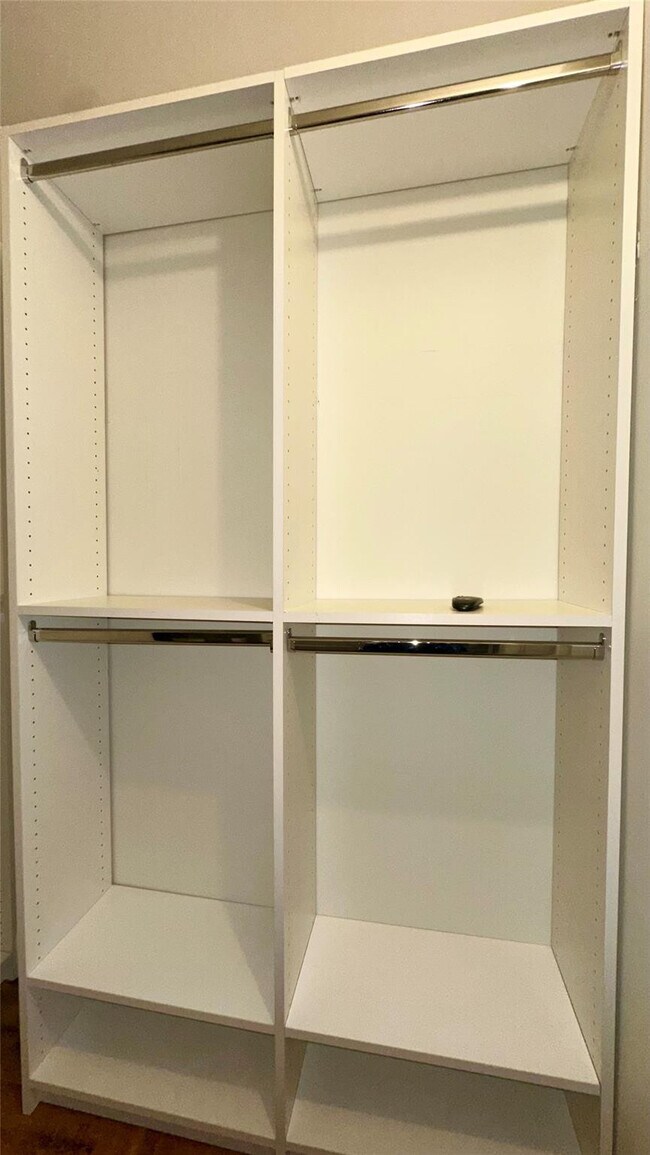 Building Photo - 12 NE 19th Ct