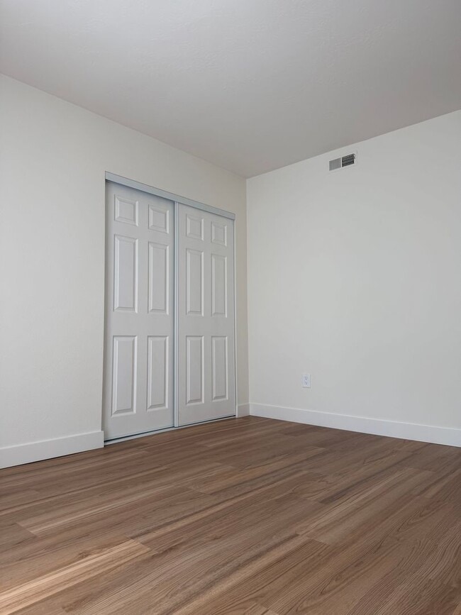 Building Photo - Golf Course View Bottom Level Condo in Campana Villas