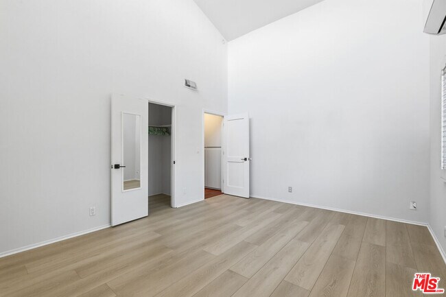 Building Photo - 4345 Canoga Ave