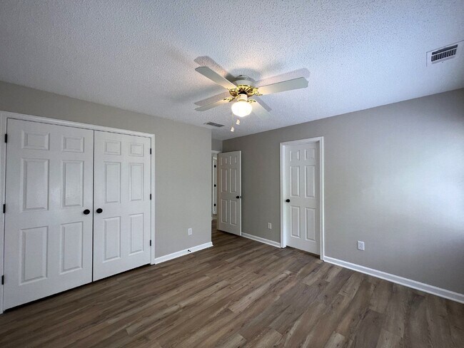 Building Photo - 12560 Crabapple Chase Dr