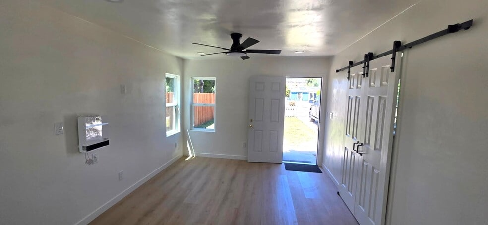 Building Photo - 2000 E 8th St