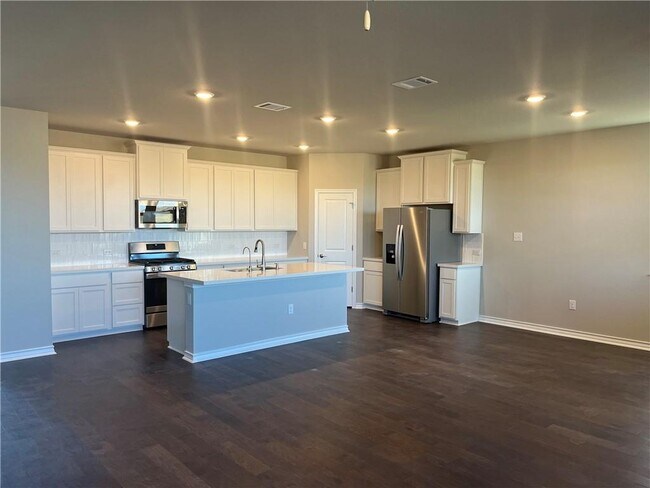 Building Photo - 670 Pepperbark Loop