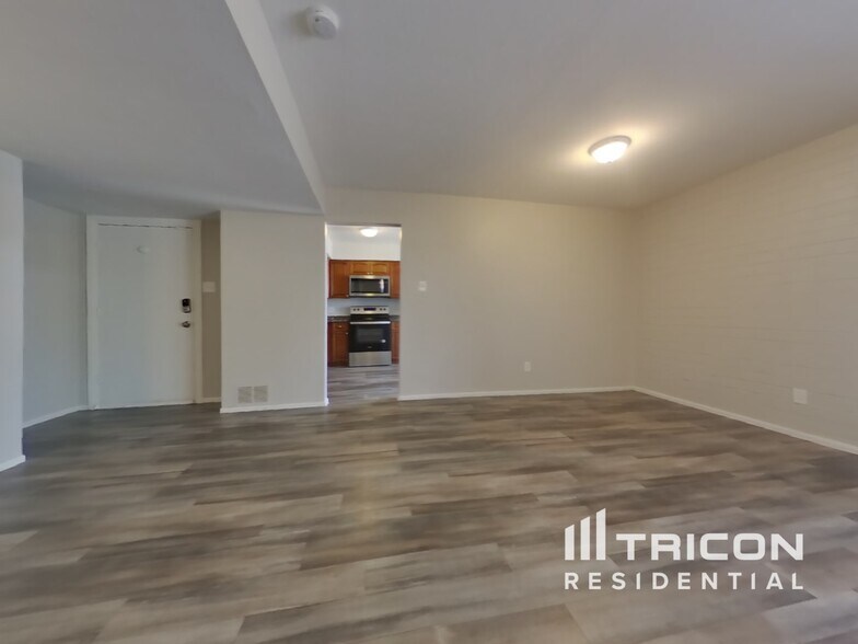 Building Photo - 6006 W Medlock Dr