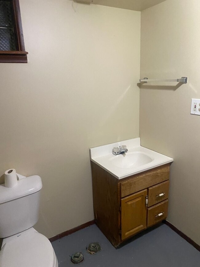 Building Photo - 3 bedroom 2 bath bungalow with finished basement