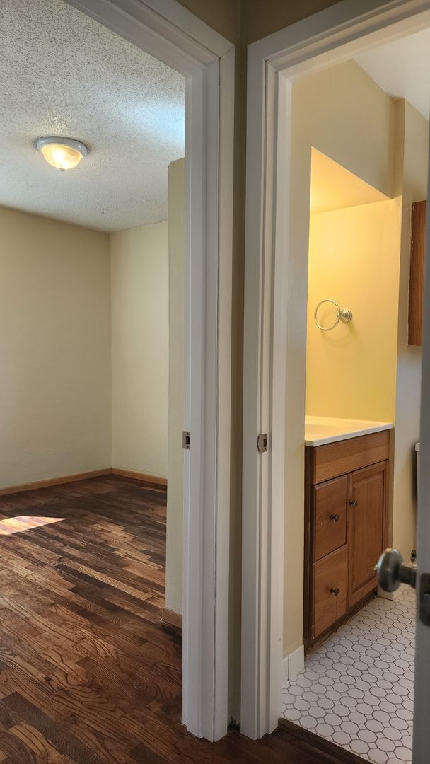 Building Photo - West Tacoma Cozy 2 Bedroom