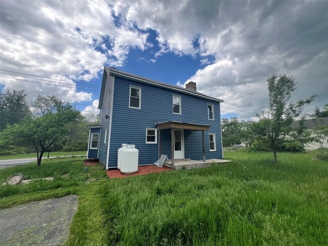 Building Photo - 692 Burlingham Rd