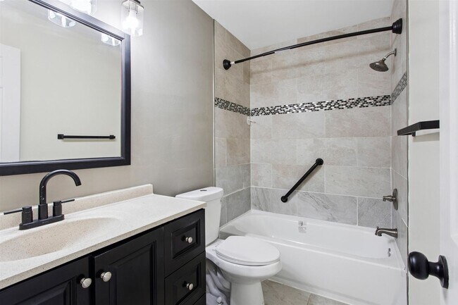 Building Photo - End-Unit 3BR Townhome Courthouse Green Near Fort Eustis