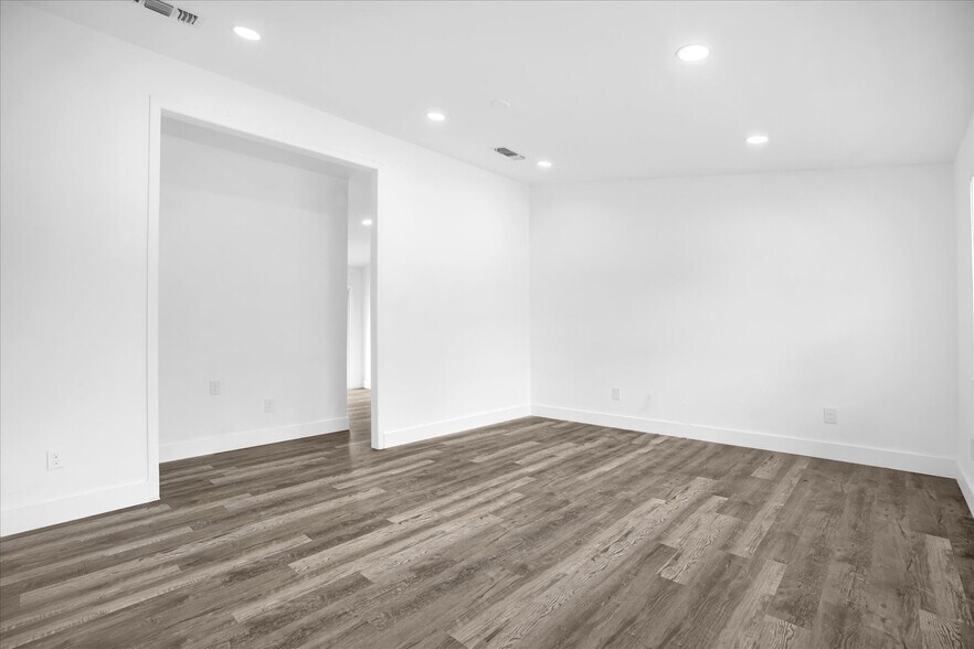 Building Photo - 1730 Avenue C NE