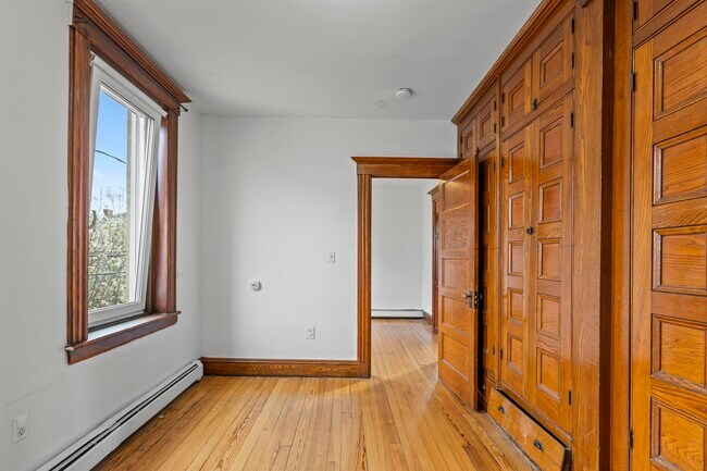 Building Photo - 201 19th St