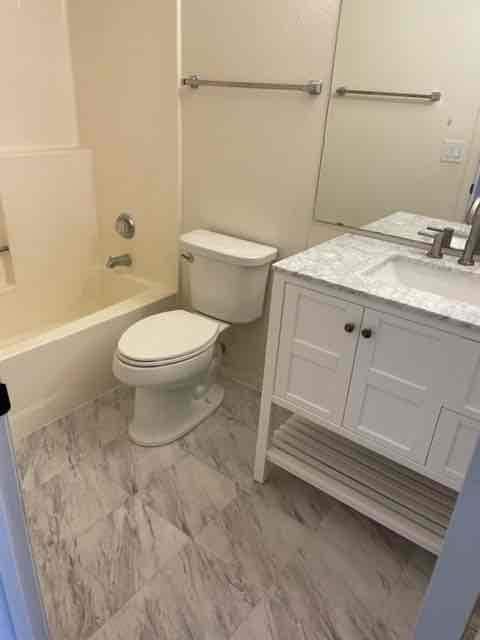 Building Photo - 8465 W Sahara Ave