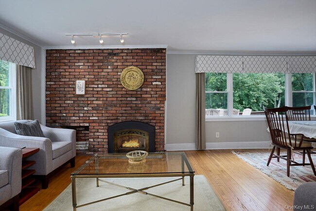 Building Photo - 116 Schoolhouse Ln