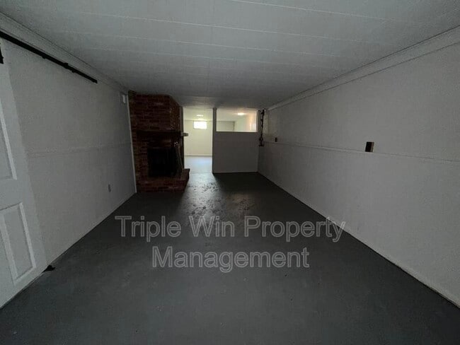 Building Photo - 2245 Lindsay Ln