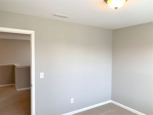 Building Photo - Newer Home in Reedy Fork, SS Appliance, Gr...