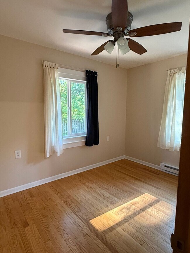 Building Photo - ?Beautifully Remodeled Modern Smart Home for Rent! ?