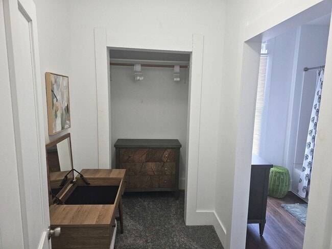 Building Photo - Cute and cozy Greensburg home!