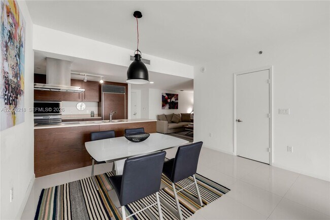 Building Photo - 495 Brickell Ave