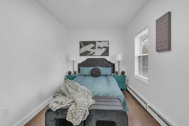 Building Photo - 196 2nd St