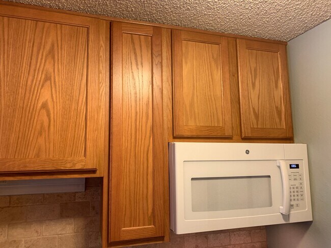 Building Photo - Top Floor Condo in Southeast Denver 2 bed ...