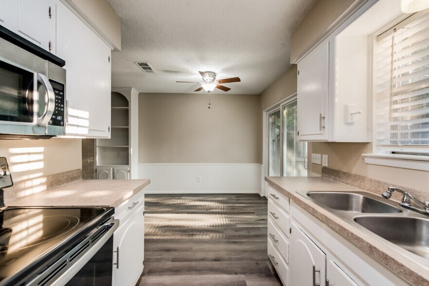Kitchen - 532 Billie Ruth Ln