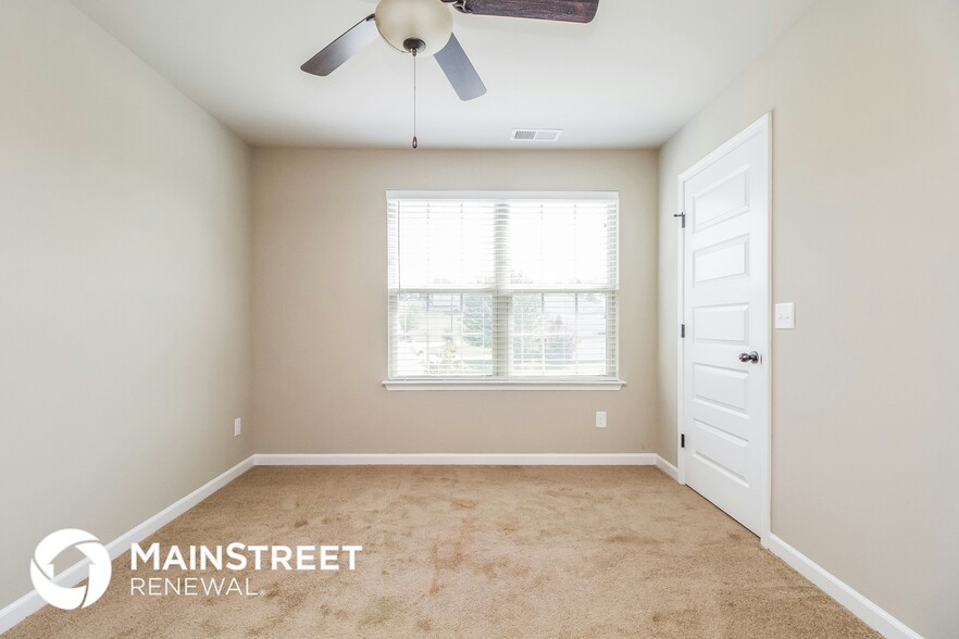 Building Photo - 153 Lyndhurst Dr