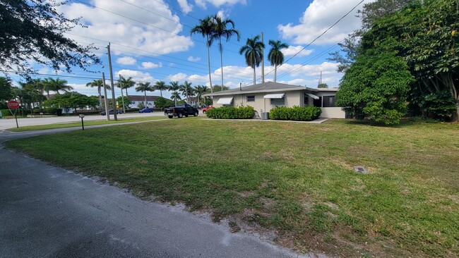 Building Photo - 3340 S Jog Rd