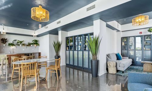 Building Photo - 5430 N Sheridan Rd