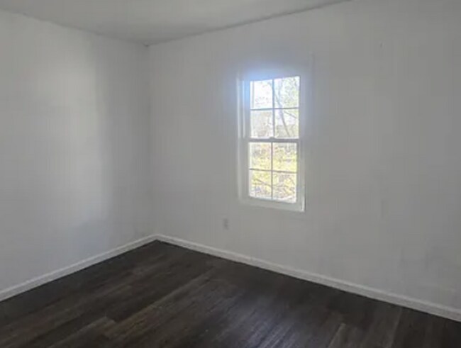 Building Photo - Cute 2 bedroom in East Springfield