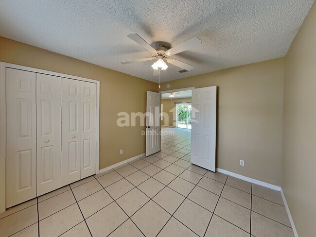 Building Photo - 12301 Woodglen Cir