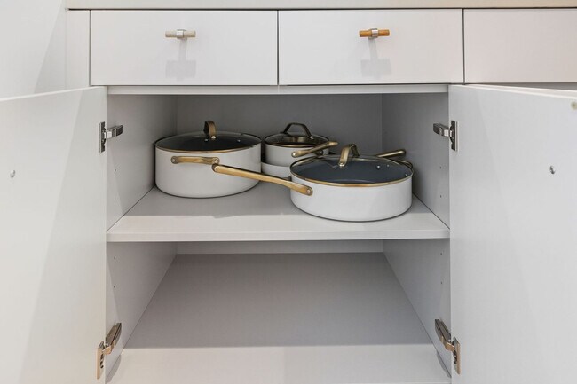 Building Photo - 16 Dupont St