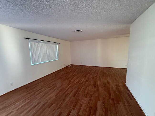 Building Photo - Cozy 2 bedroom 1 bath