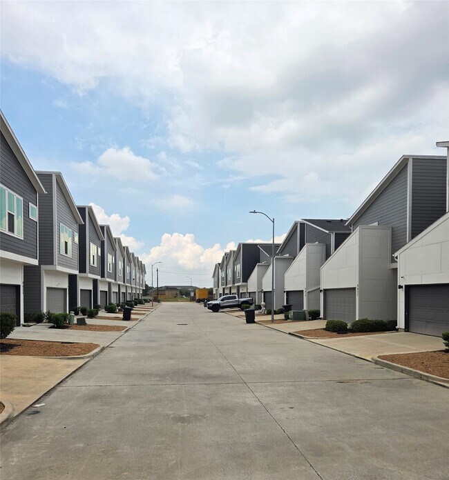 Building Photo - 9625 Habitat St