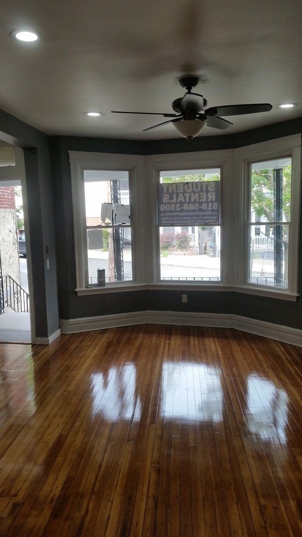 Primary Photo - 4 bedroom, 1 bath