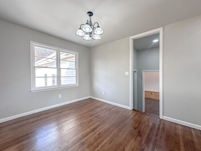 Building Photo - Midtown Tulsa: Stunning 4 bedroom 2 bathroom home