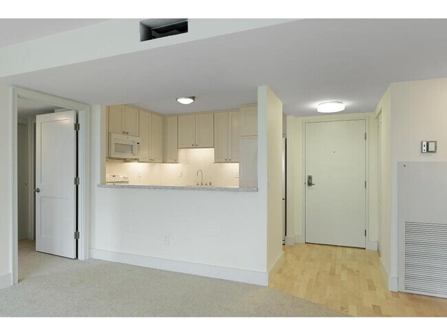 Building Photo - 1425 W 28th St