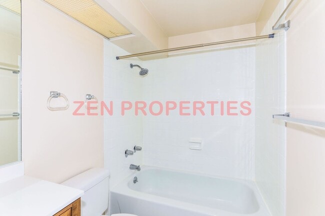 Building Photo - 2 bedroom, 1 bath unit with 1 parking stal...