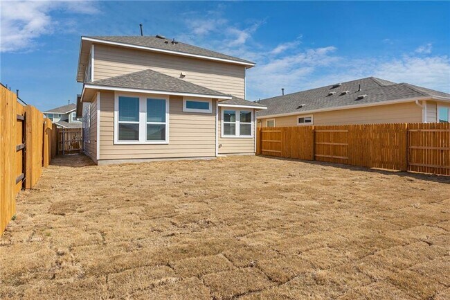 Building Photo - 220 Trailside Ln